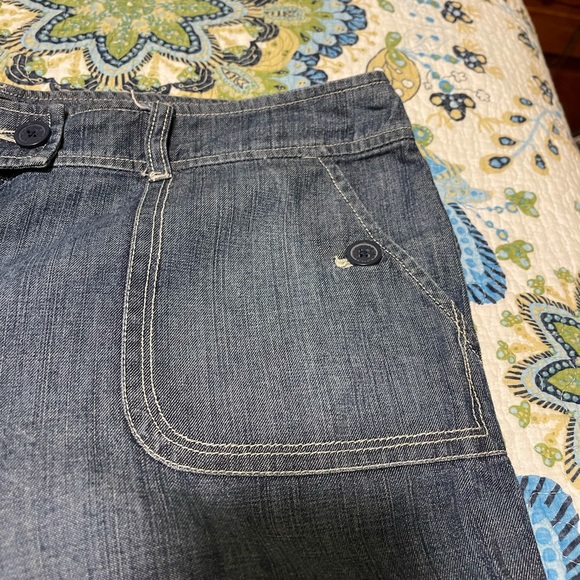 New York & Co Cropped and Cuffed Capri Pants - Picture 4 of 5